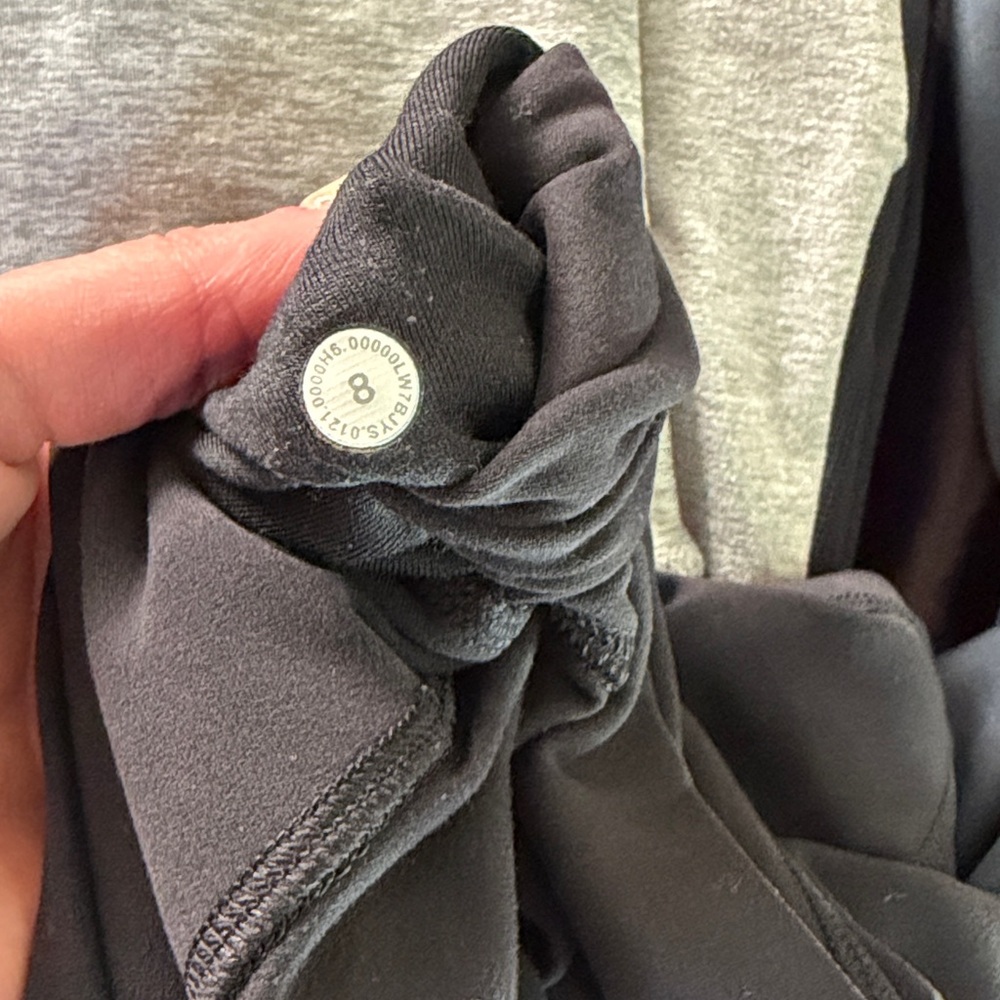 Lululemon black sports shorts - Picture 4 of 4